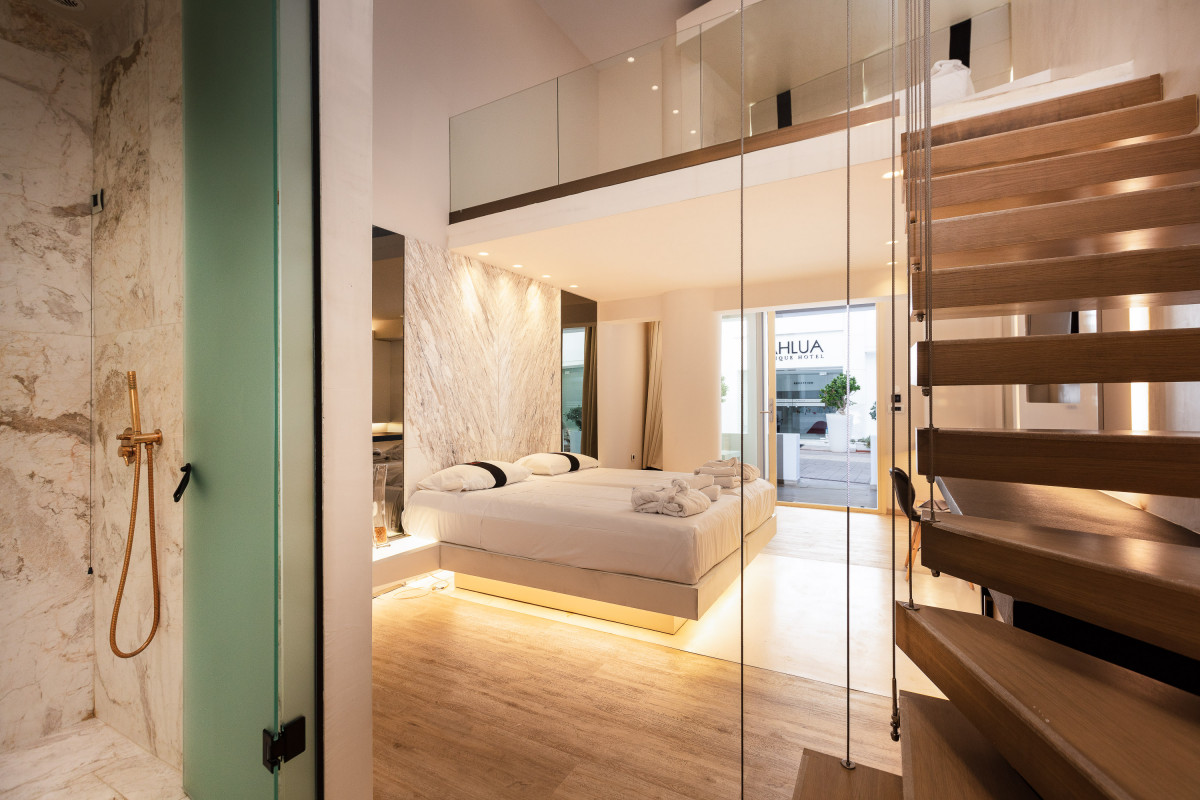 Kahlua Sea View Suites 4*