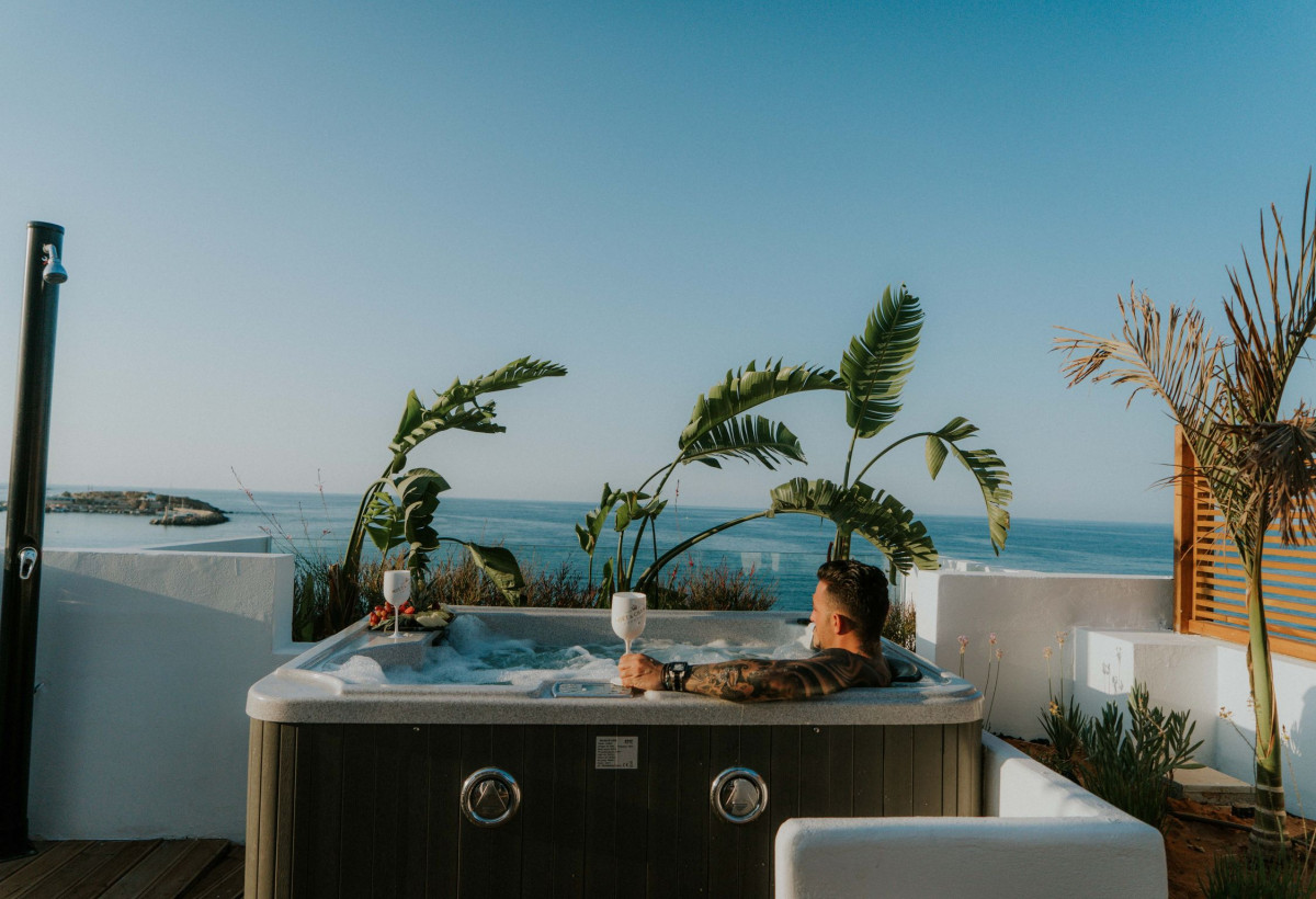 Kahlua Sea View Suites 4*