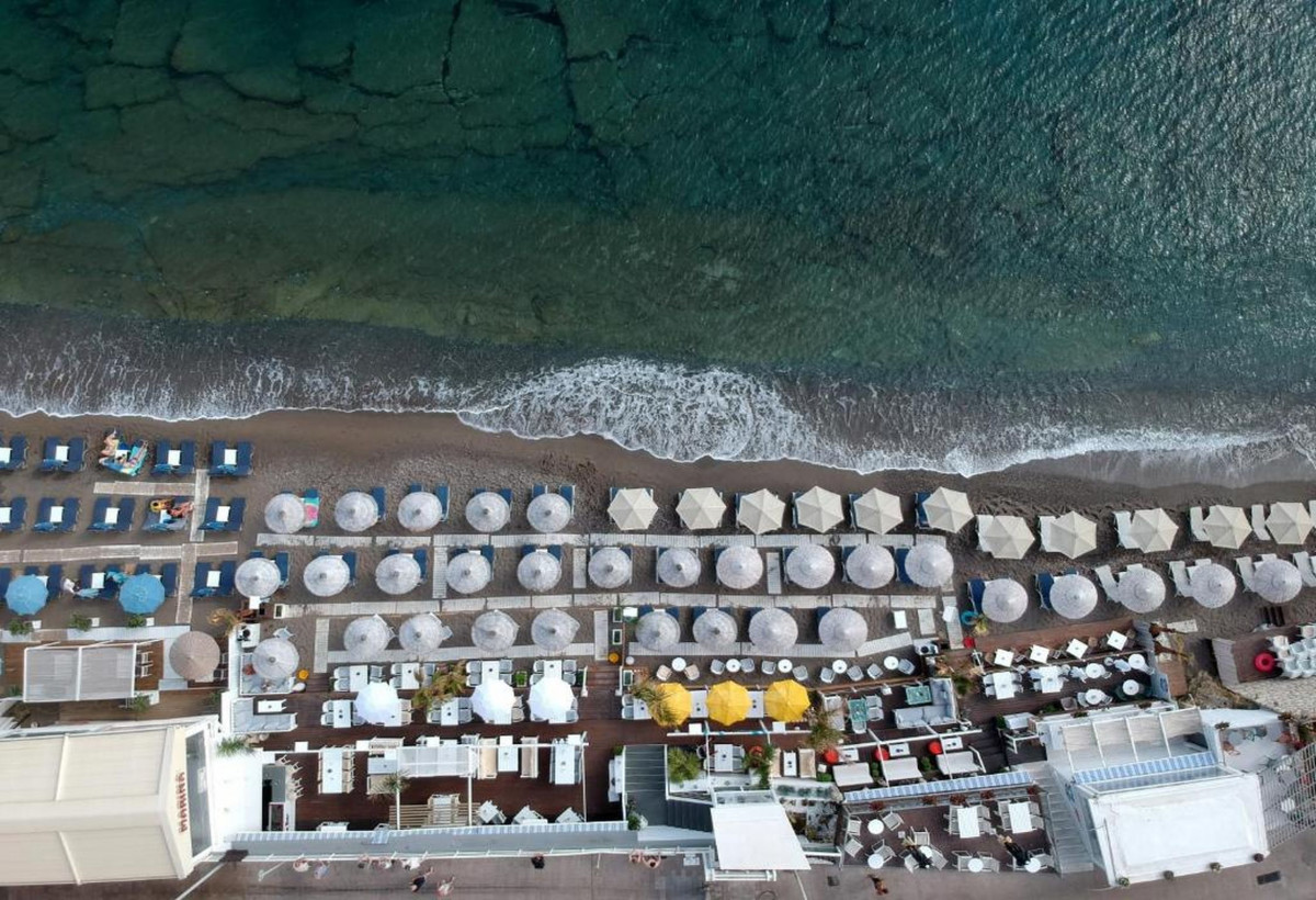 Kahlua Sea View Suites 4*