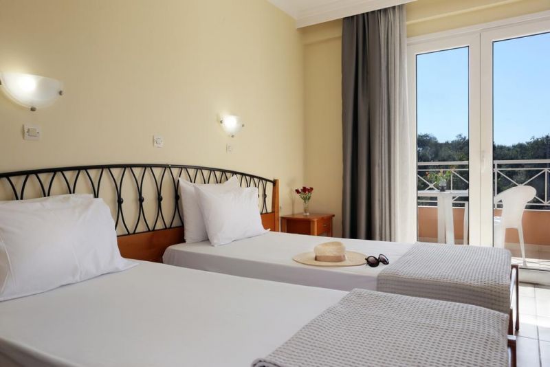 Kavos Plaza Hotel 3*
