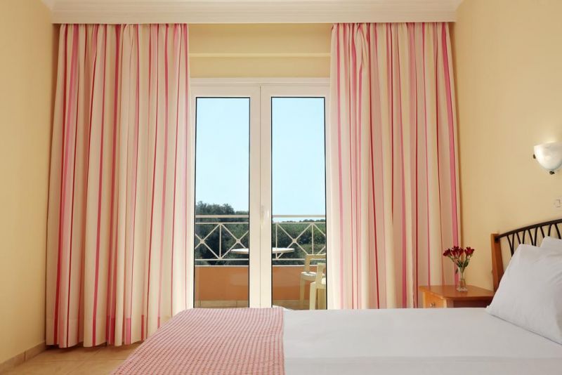 Kavos Plaza Hotel 3*