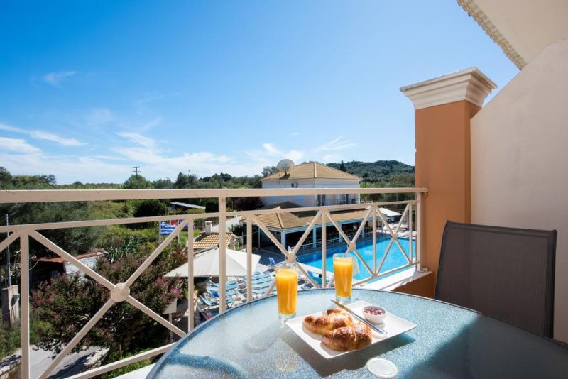 Kavos Plaza Hotel 3*