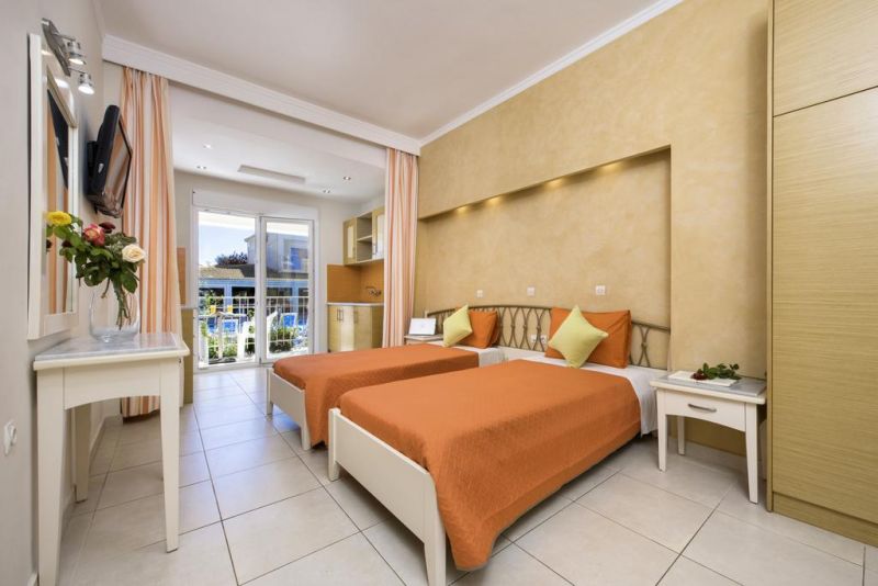 Kavos Plaza Hotel 3*