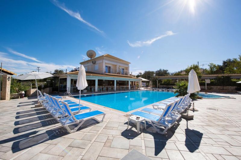 Kavos Plaza Hotel 3*