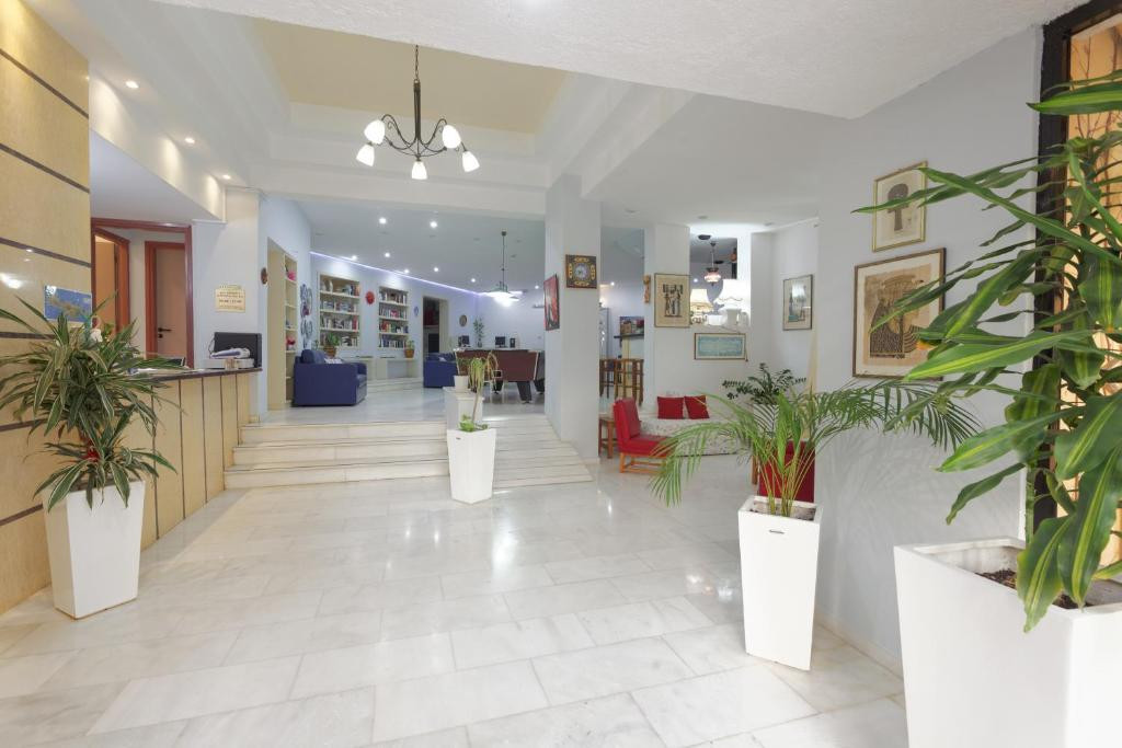 Latania Studios & Apartments 3*