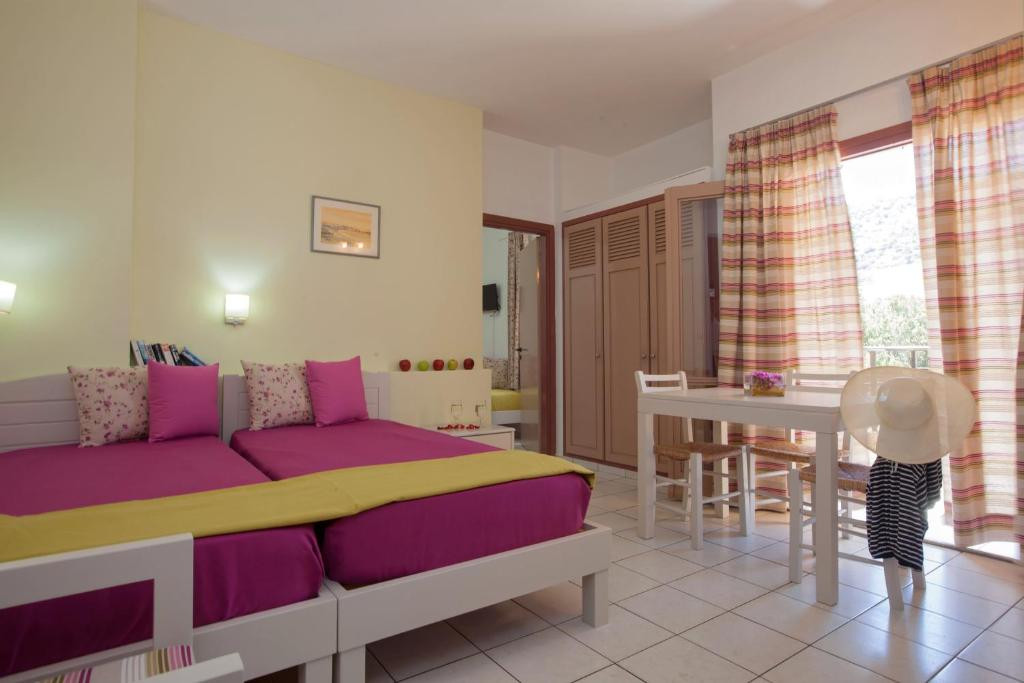 Latania Studios & Apartments 3*