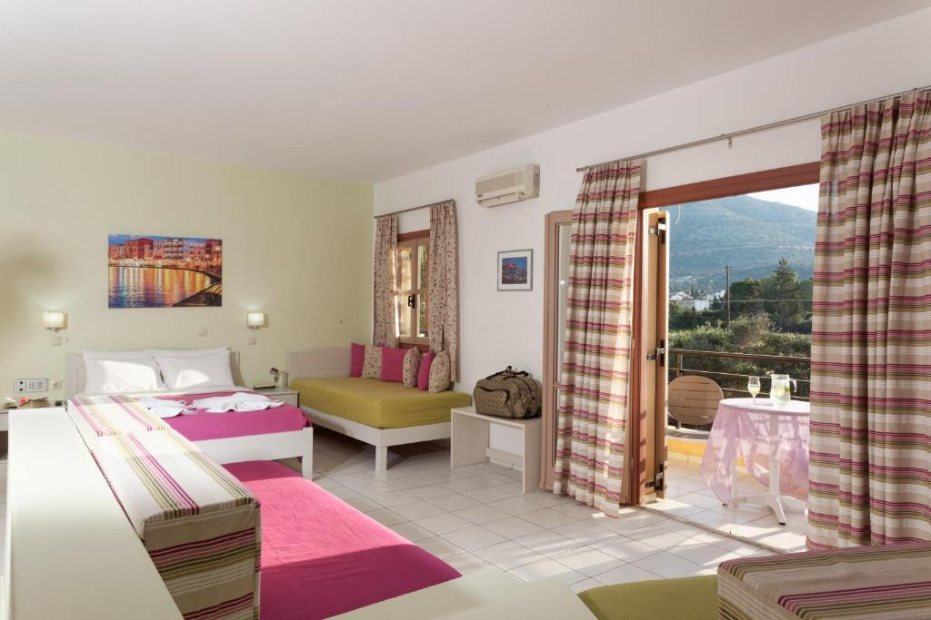 Latania Studios & Apartments 3*