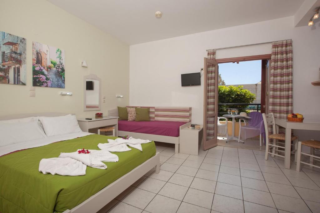 Latania Studios & Apartments 3*
