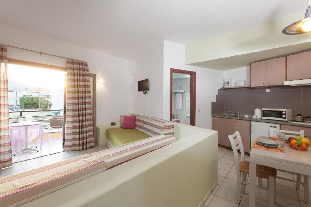 Latania Studios & Apartments 3*