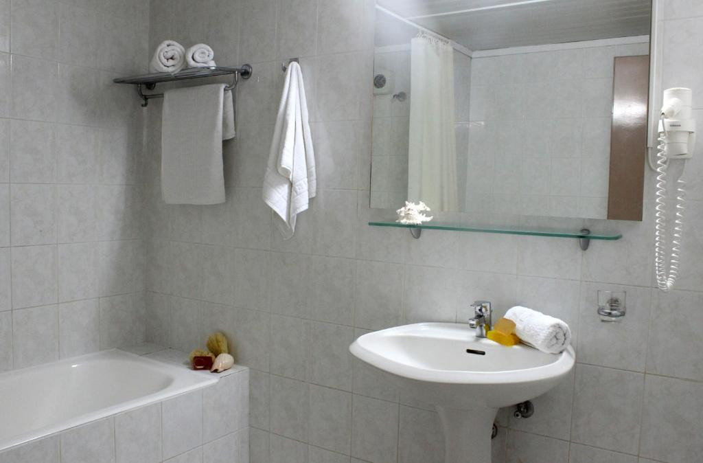 Latania Studios & Apartments 3*