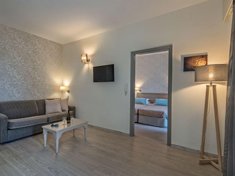 Lefkoniko Beach Icarus Suites 3*