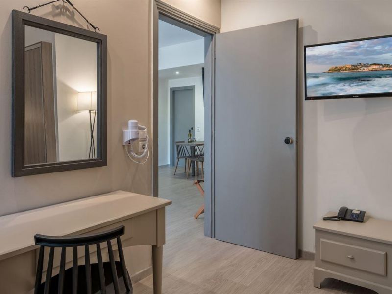 Lefkoniko Beach Icarus Suites 3*