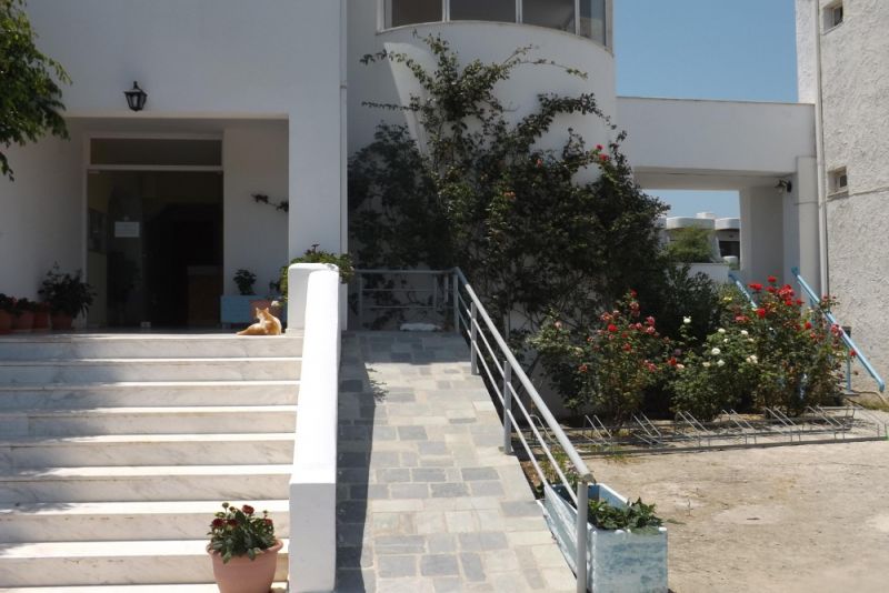 Leonidas Hotel & Studios 2*