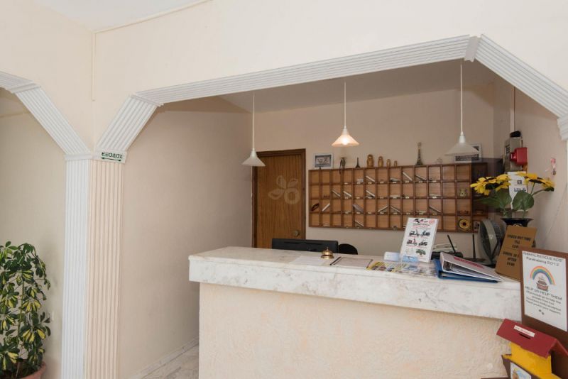 Leonidas Hotel & Studios 2*