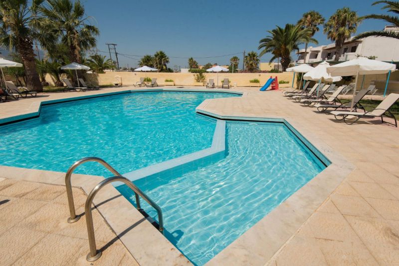 Leonidas Hotel & Studios 2*