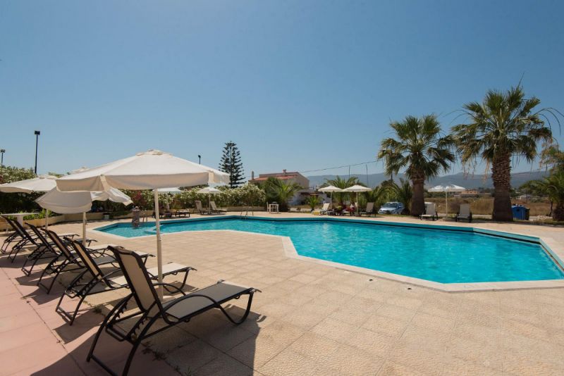 Leonidas Hotel & Studios 2*