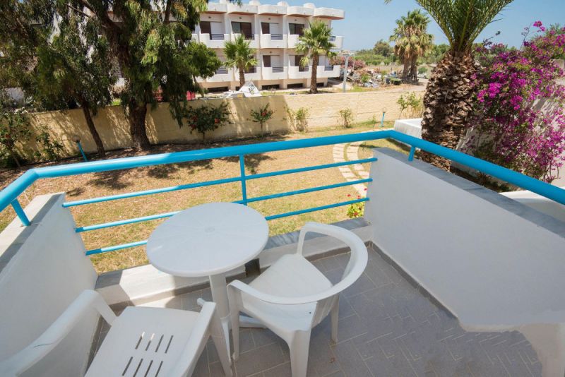 Leonidas Hotel & Studios 2*