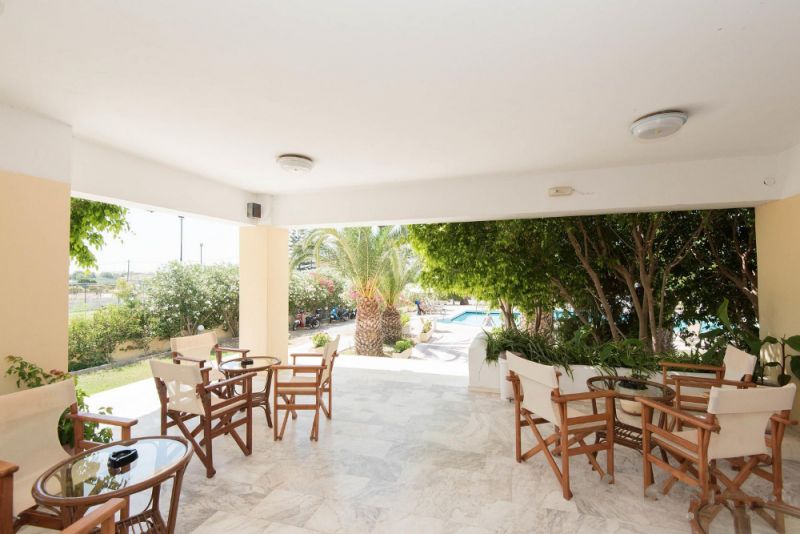 Leonidas Hotel & Studios 2*