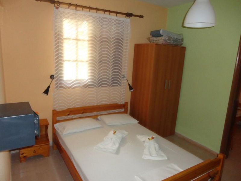 Makis House Apartments 3*