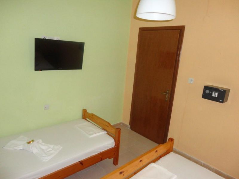 Makis House Apartments 3*
