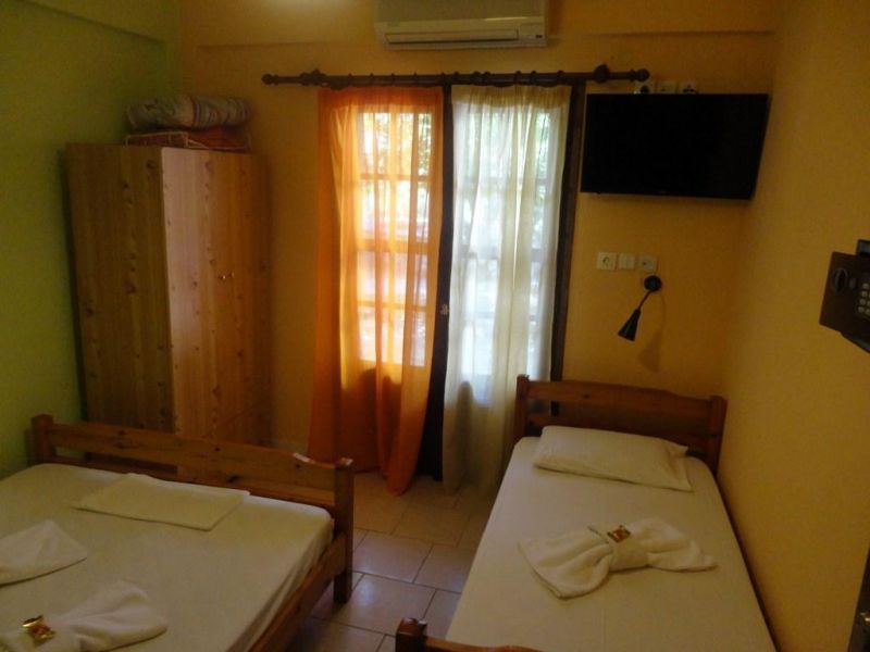 Makis House Apartments 3*