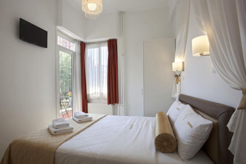 Metropolis Hotel 2*