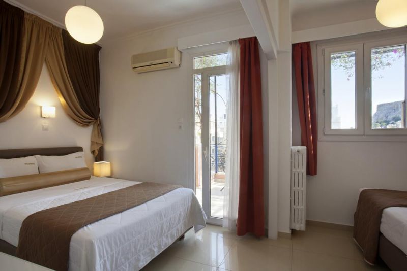 Metropolis Hotel 2*
