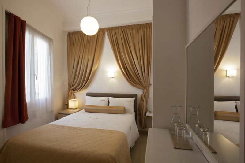 Metropolis Hotel 2*
