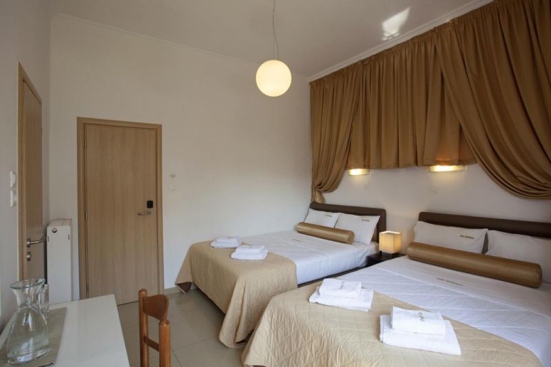 Metropolis Hotel 2*