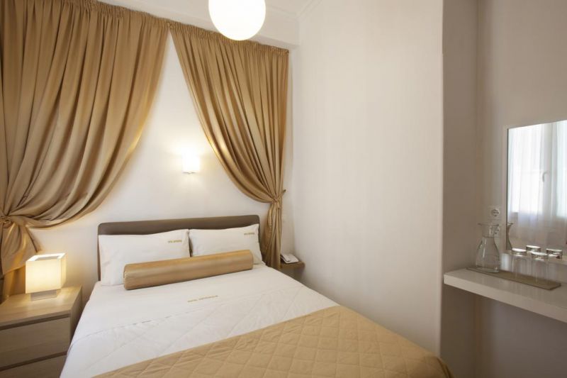 Metropolis Hotel 2*