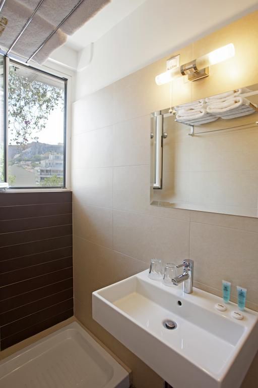 Metropolis Hotel 2*