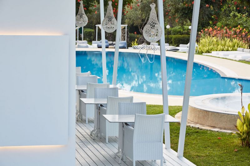 Mr & Mrs White 4*