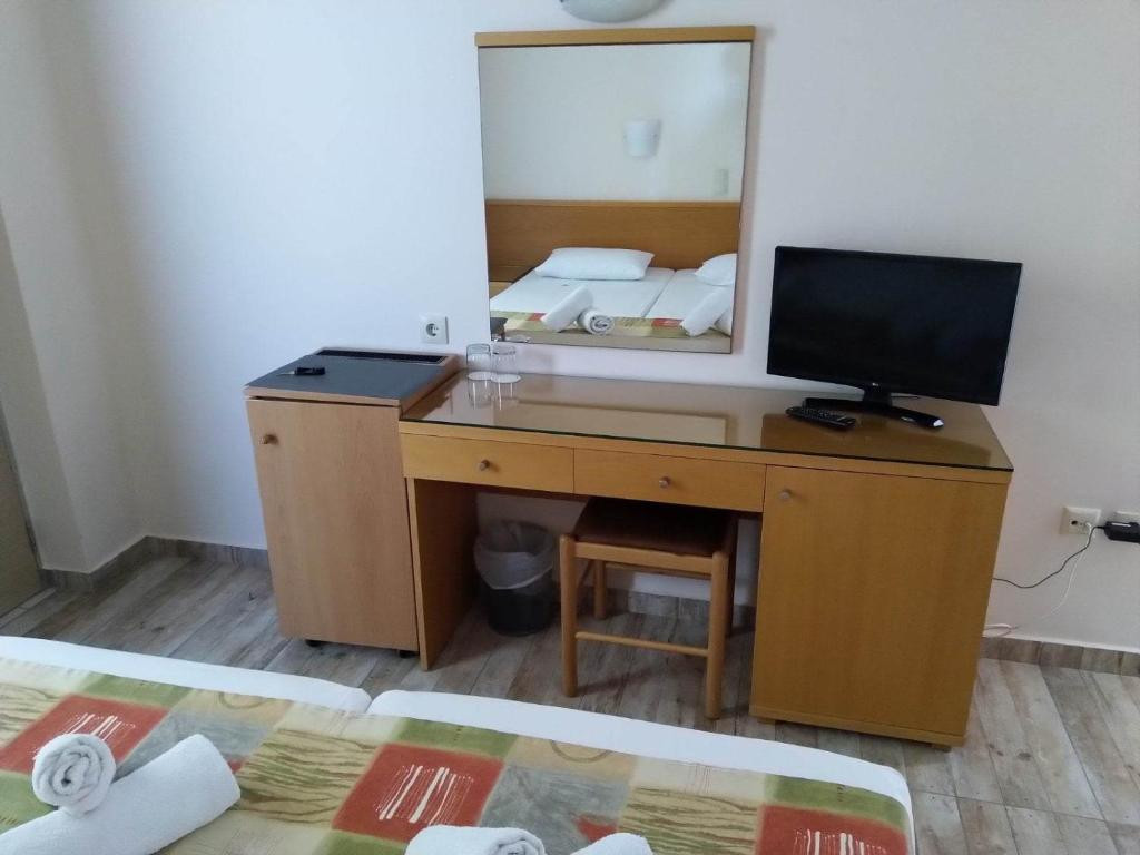 Nafsika Rhodes 2*