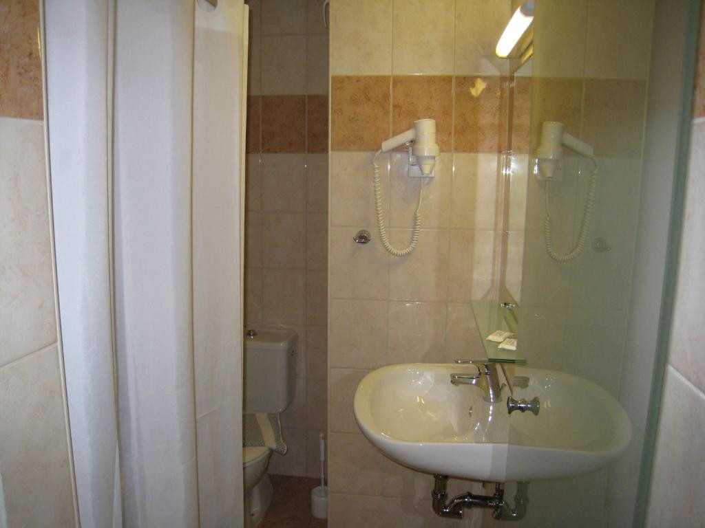 Nafsika Rhodes 2*
