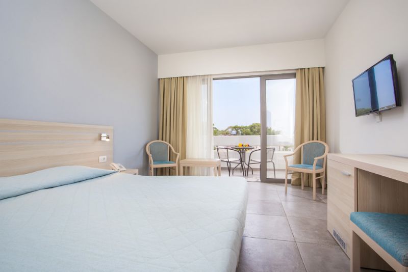 Niriides Hotel 4*
