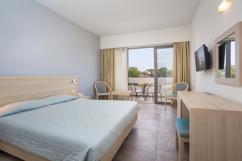 Niriides Hotel 4*