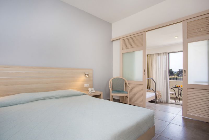 Niriides Hotel 4*
