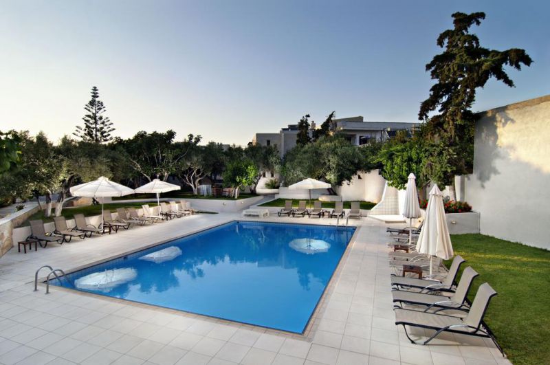Ourania Apartments 4*