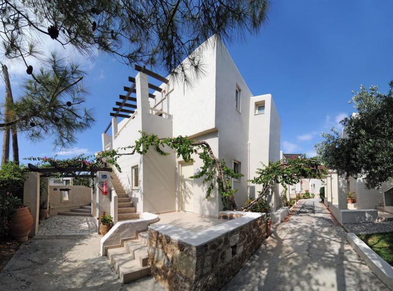 Ourania Apartments 4*