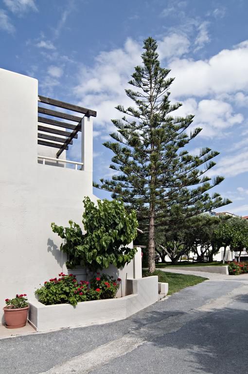 Ourania Apartments 4*