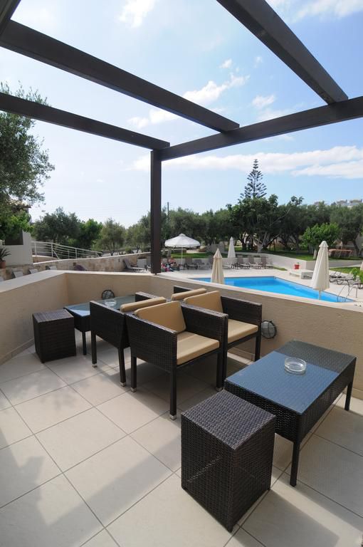 Ourania Apartments 4*