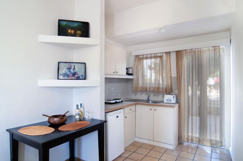 Ourania Apartments 4*