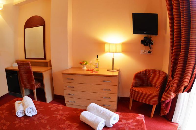 Petros Italos Bed & Breakfast 3*