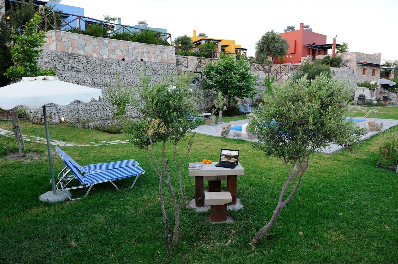 Petroto Villas 3*
