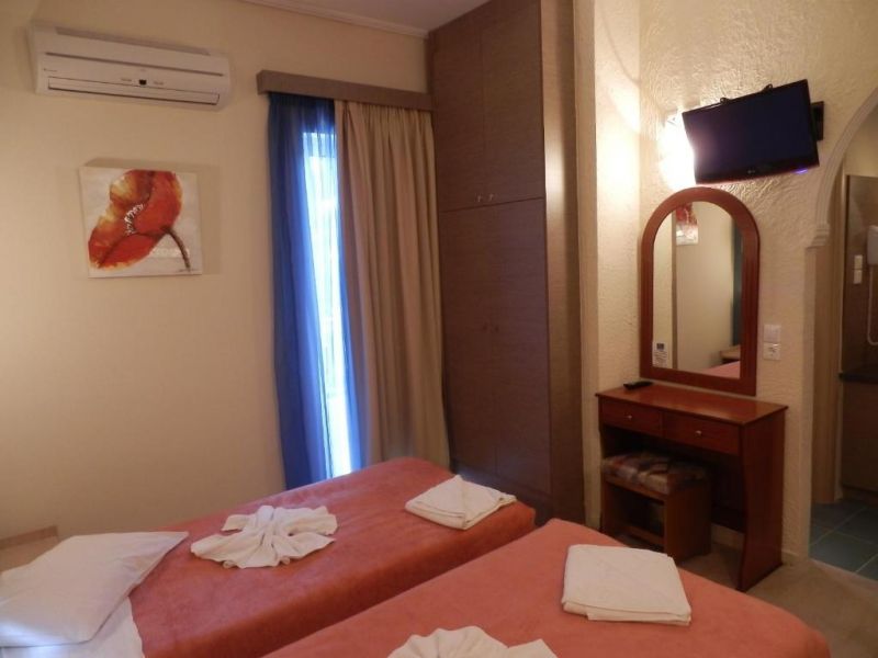 Planos Beach Hotel 3*