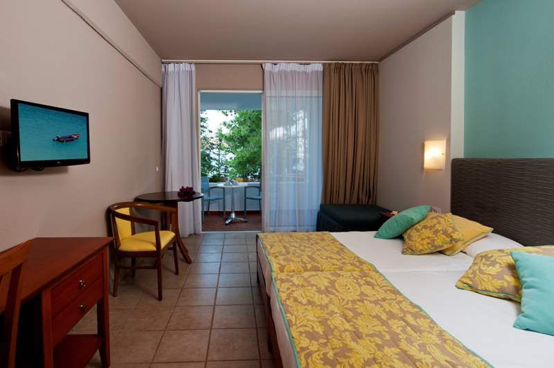 Porto Angeli Beach Resort 4*