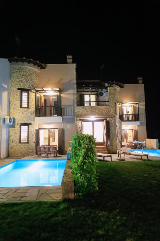 S4 Sani Luxury Residences Villa 2*