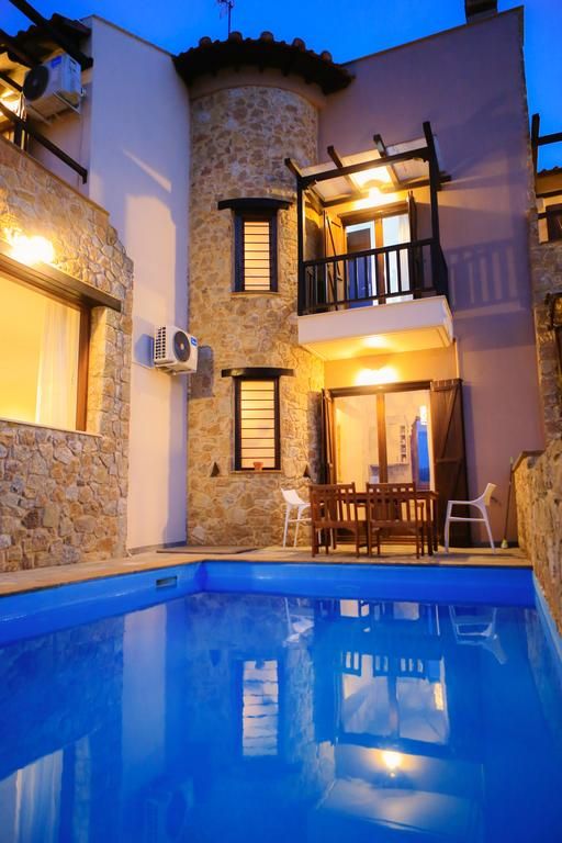 S4 Sani Luxury Residences Villa 2*