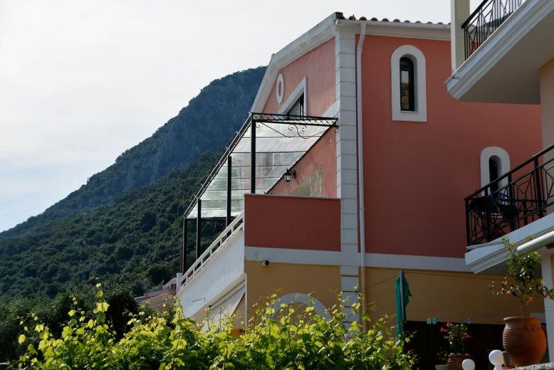 Sarakinos Apartments 3*