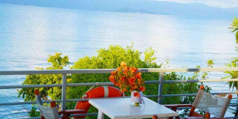 Seafront Apt 2*